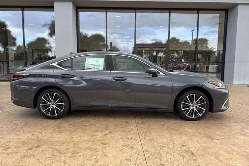 2025 Lexus ES 300h Premium photo 1