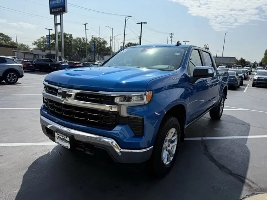 2022 Chevrolet Silverado 1500 LT photo 1