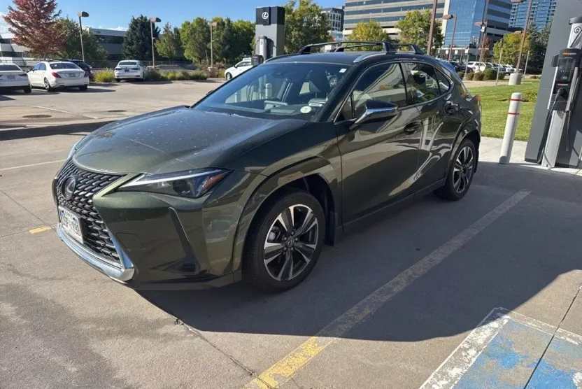 2023 Lexus UX 250h Premium photo 1