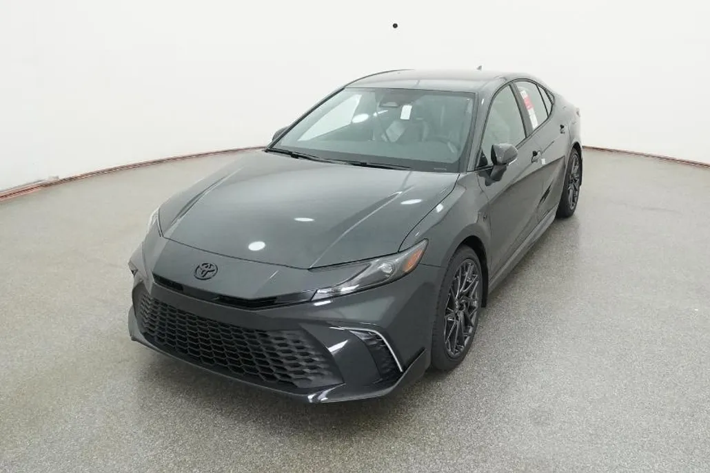 2025 Toyota Camry SE photo 1