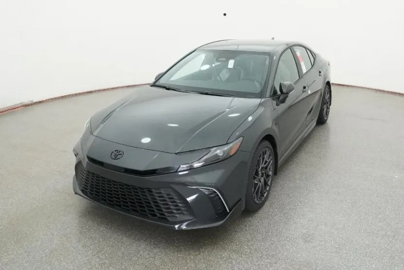 2025 Toyota Camry SE photo 1