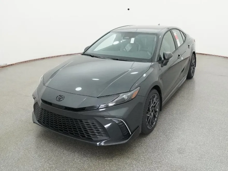 2025 Toyota Camry SE photo 1