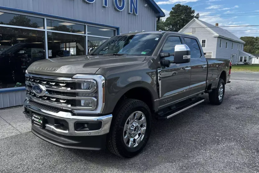2026 Ford F-350 Lariat photo 1