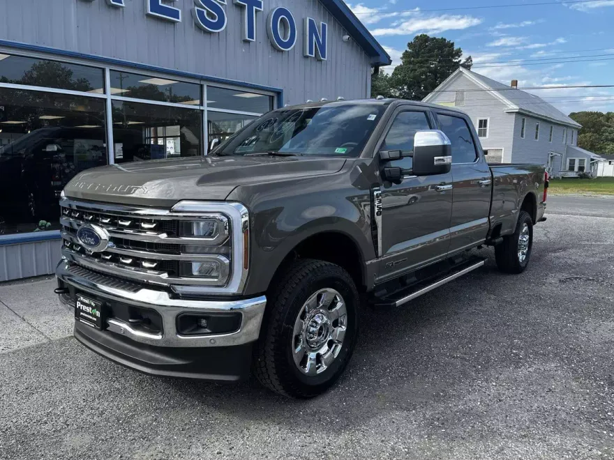 2026 Ford F-350 Lariat photo 1