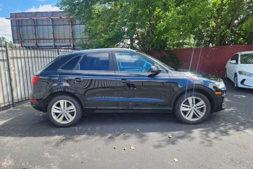 2017 Audi Q3 Premium photo 1