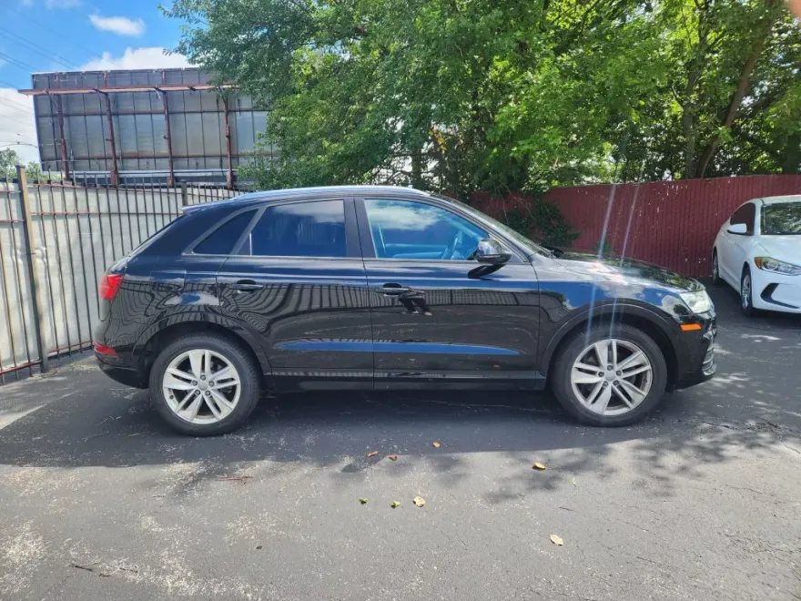 2017 Audi Q3 Premium photo 1