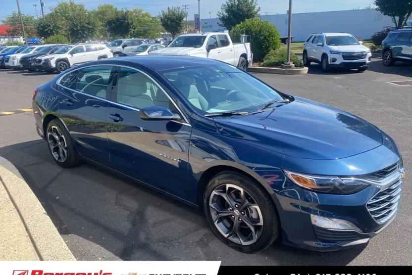 2022 Chevrolet Malibu 1LT photo 1