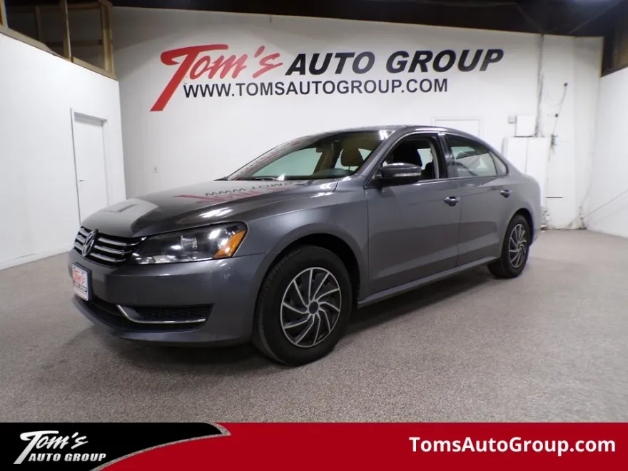 2014 Volkswagen Passat S photo 1