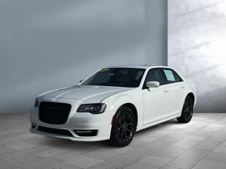 2023 Chrysler 300 Touring L photo 1