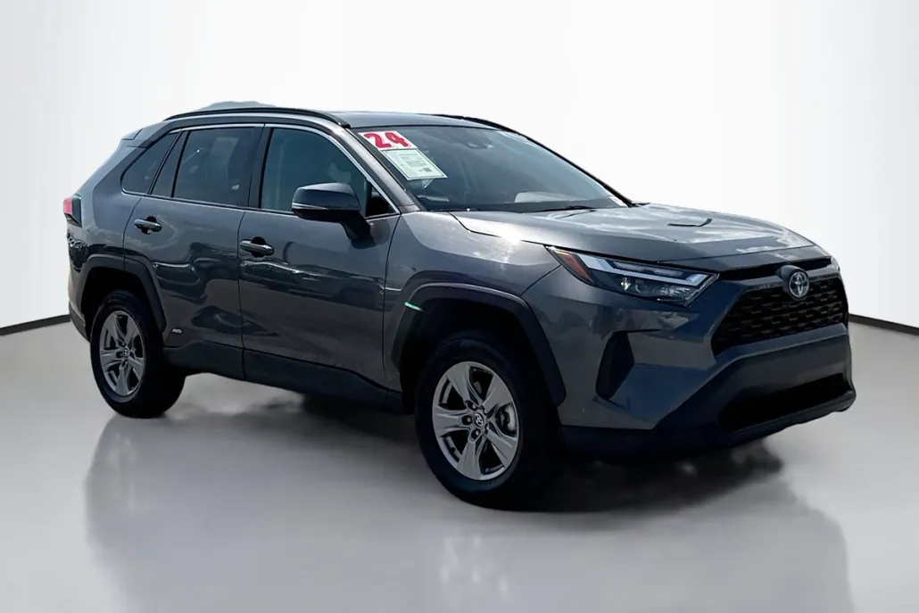 2024 Toyota RAV4 Hybrid XLE photo 1