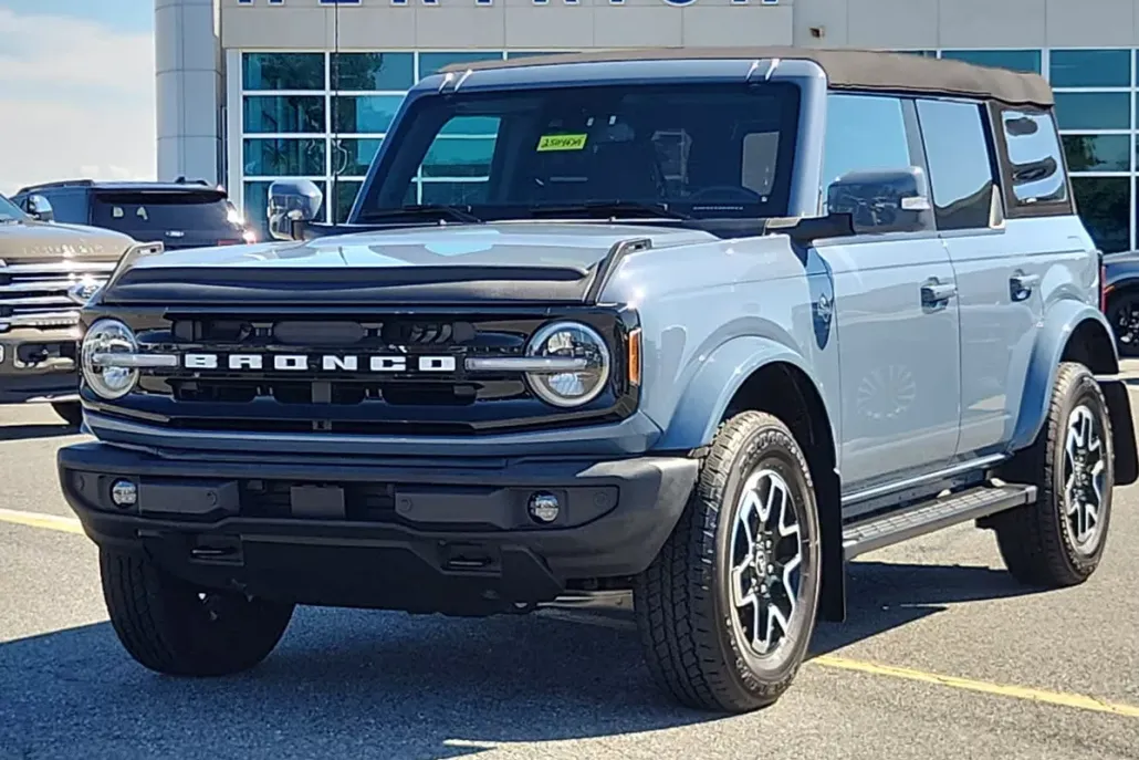 2023 Ford Bronco Outer Banks photo 1
