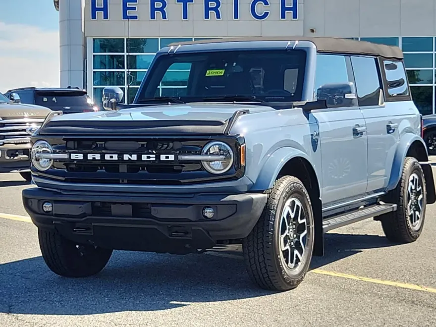 2023 Ford Bronco Outer Banks photo 1