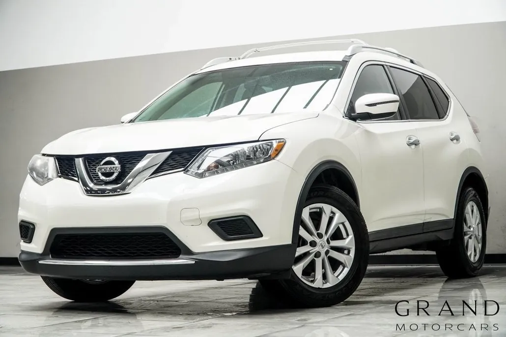 2016 Nissan Rogue SV photo 1