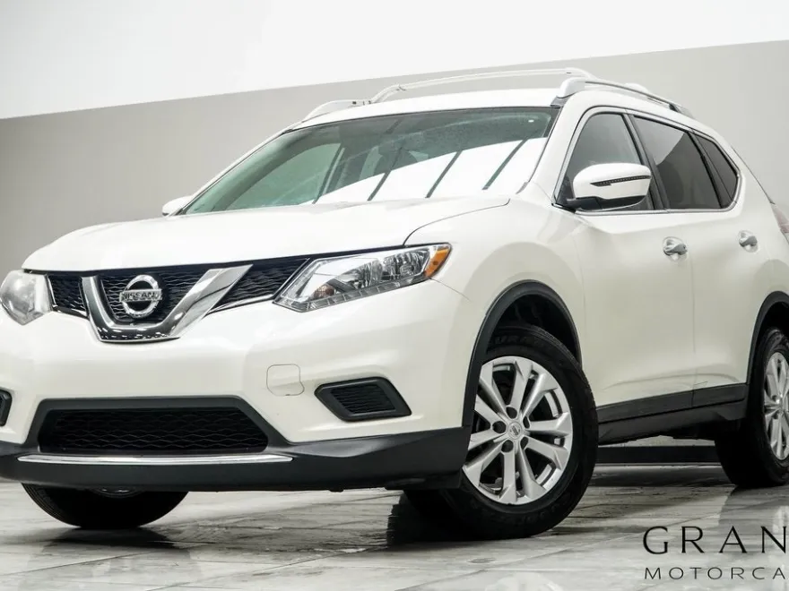 2016 Nissan Rogue SV photo 1
