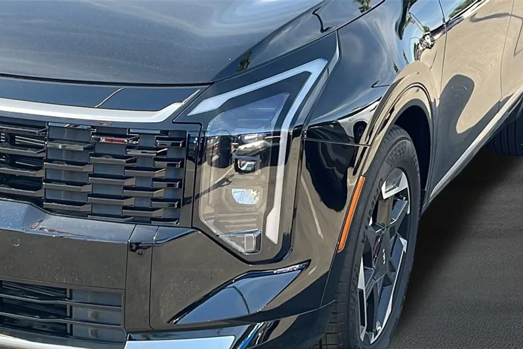 2026 Kia Sportage SX photo 1