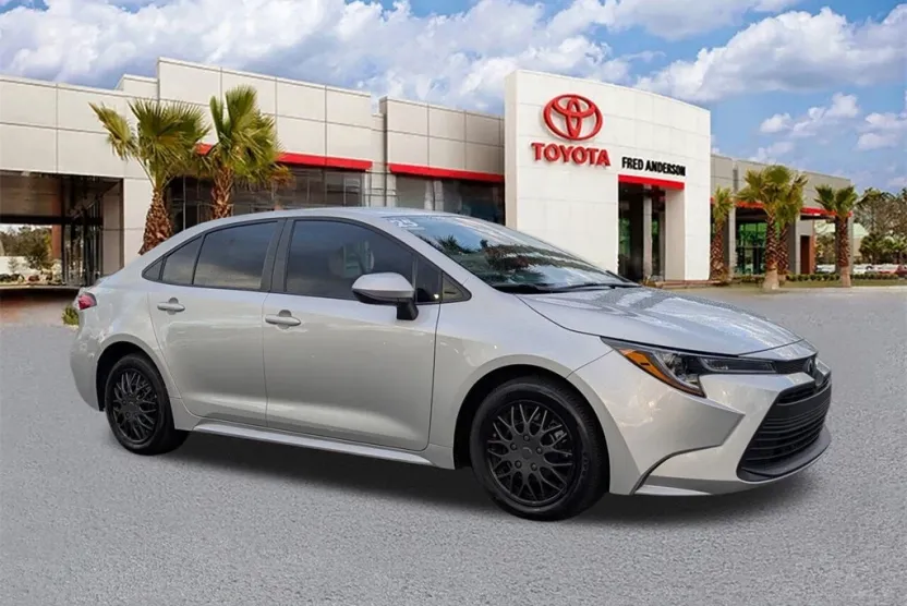 2025 Toyota Corolla LE photo 1