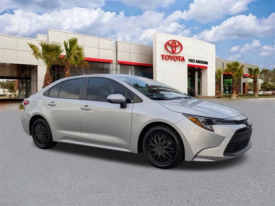 2025 Toyota Corolla LE photo 1