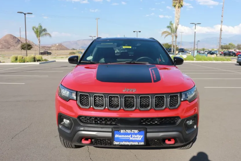 2023 Jeep Compass Trailhawk photo 1