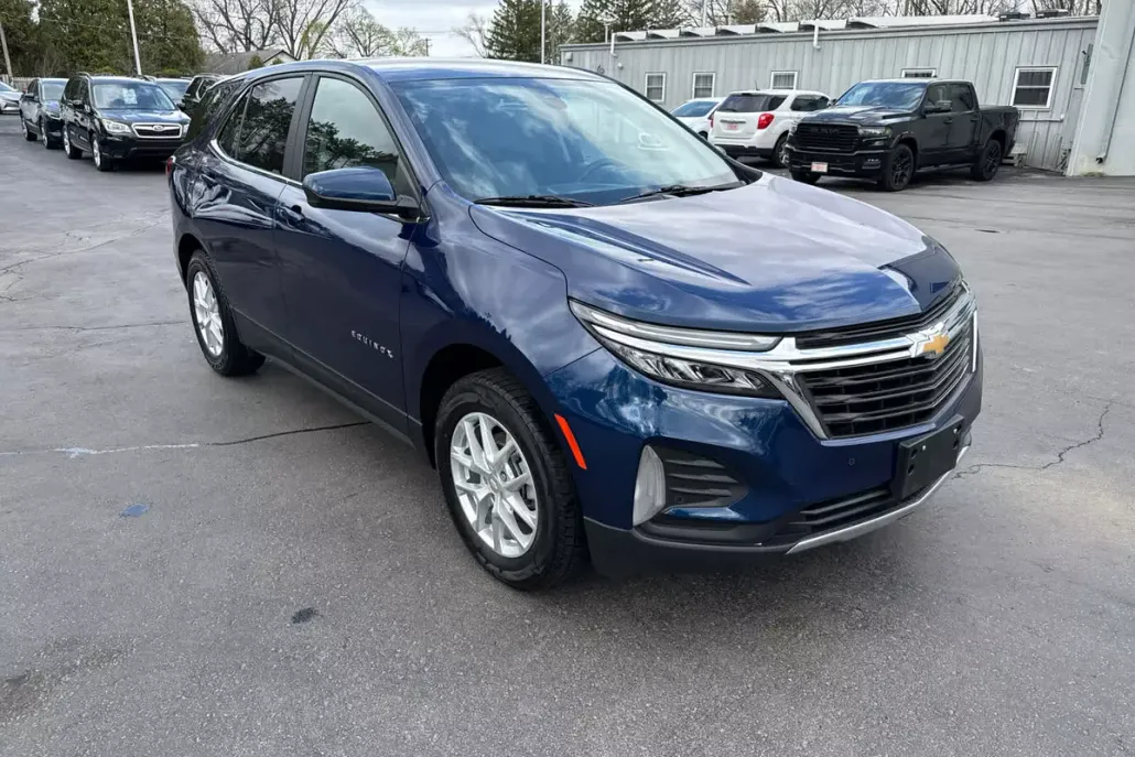 2023 Chevrolet Equinox LT photo 1