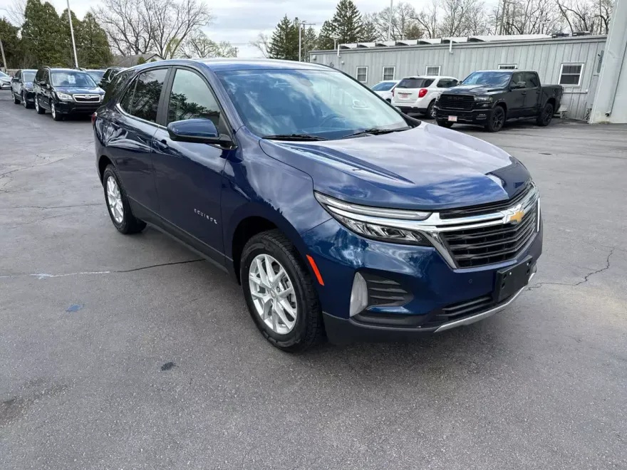 2023 Chevrolet Equinox LT photo 1