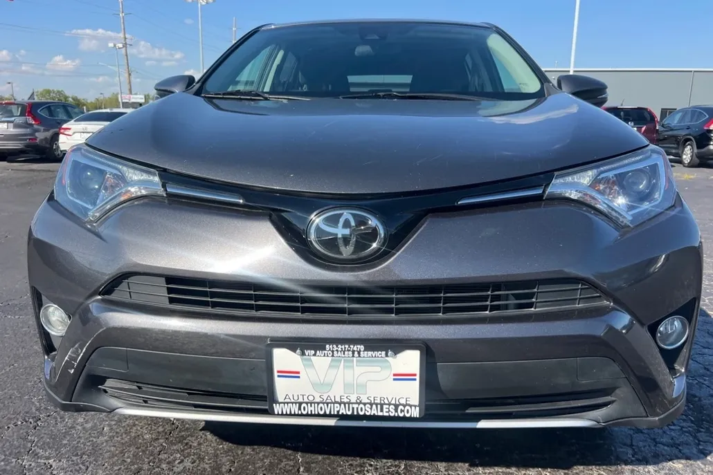 2018 Toyota RAV4 XLE photo 1