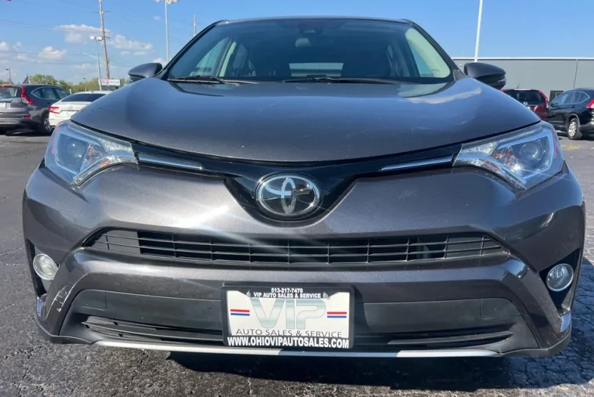 2018 Toyota RAV4 XLE photo 1
