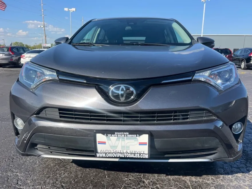 2018 Toyota RAV4 XLE photo 1