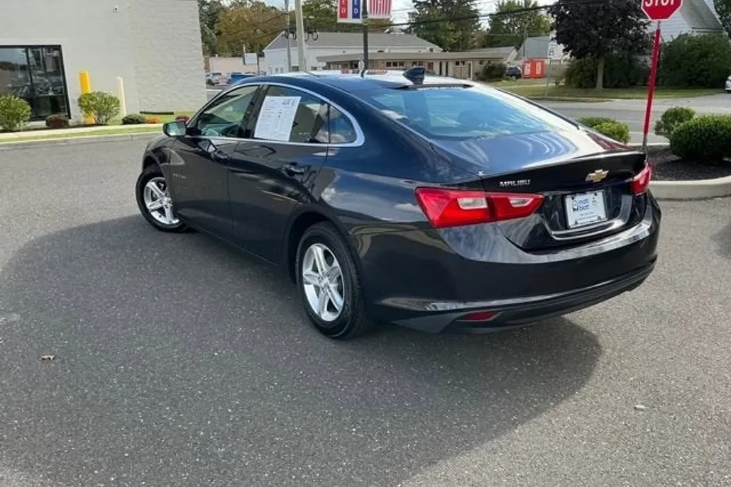 2023 Chevrolet Malibu 1LT photo 1