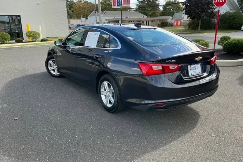 2023 Chevrolet Malibu 1LT photo 1