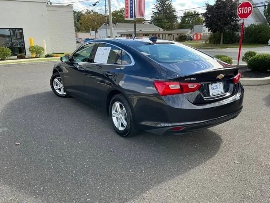 2023 Chevrolet Malibu 1LT photo 1