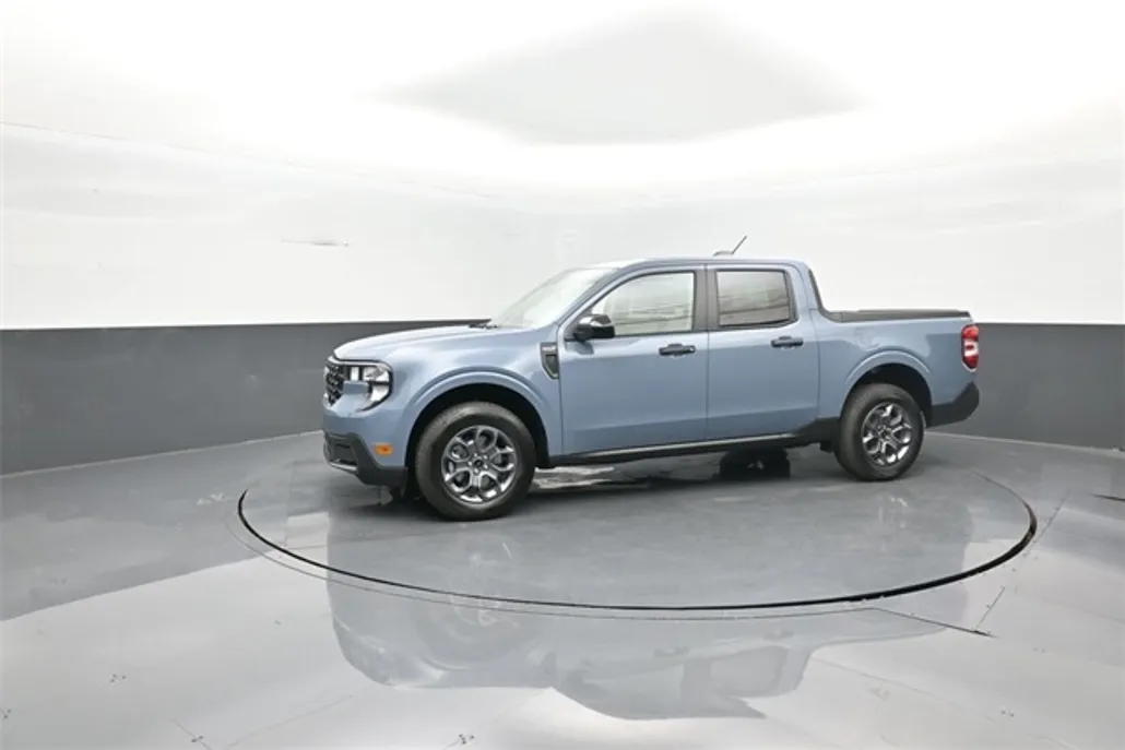 2025 Ford Maverick XLT photo 1