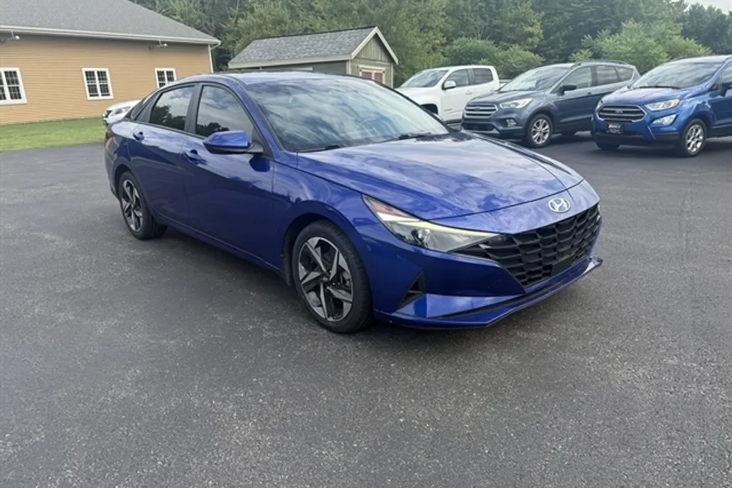 2023 Hyundai Elantra SEL photo 1