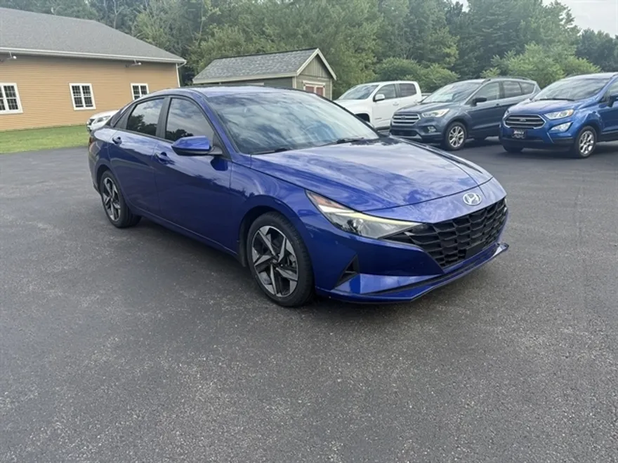 2023 Hyundai Elantra SEL photo 1
