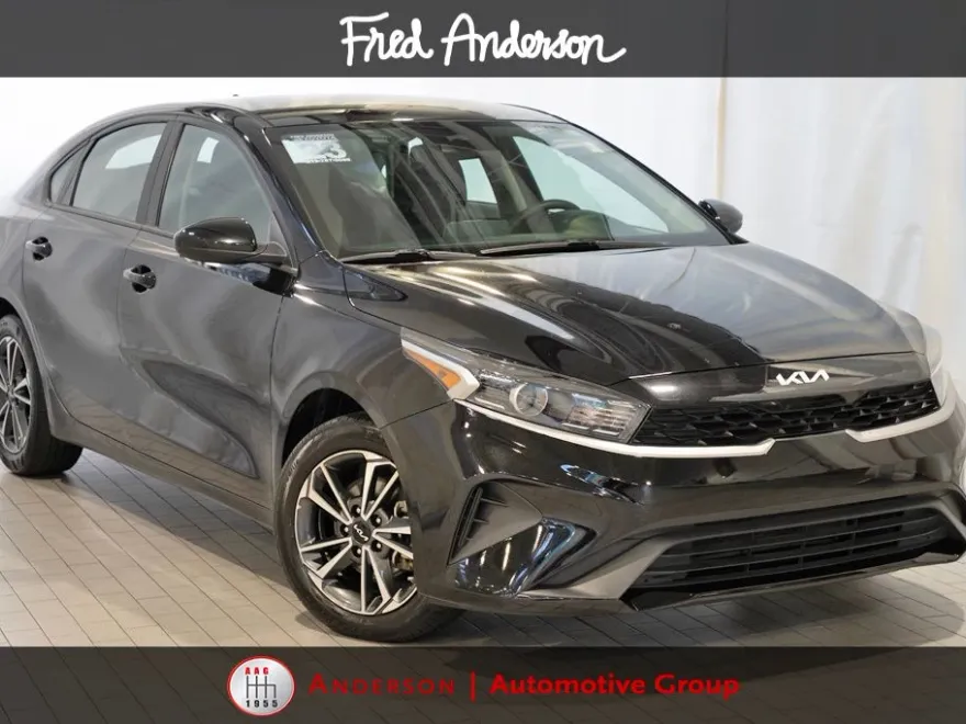 2023 Kia Forte LXS photo 1