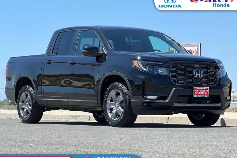 2025 Honda Ridgeline TrailSport photo 1