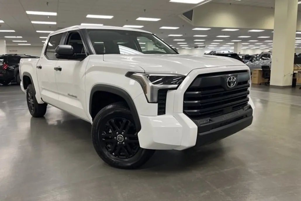 2024 Toyota Tundra SR5 CrewMax photo 1