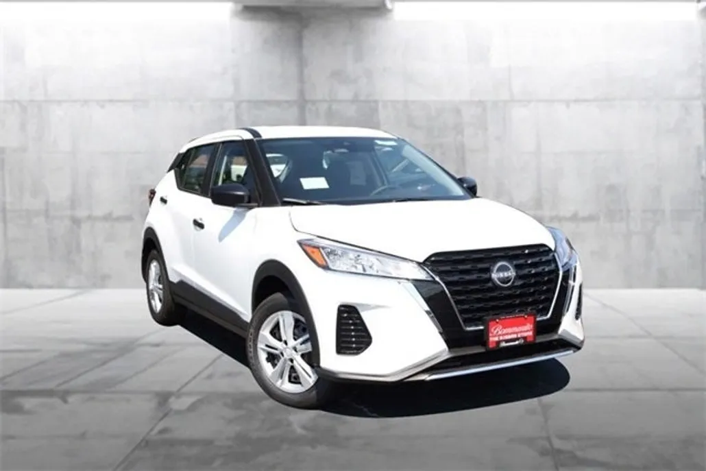2025 Nissan Kicks Play S photo 1
