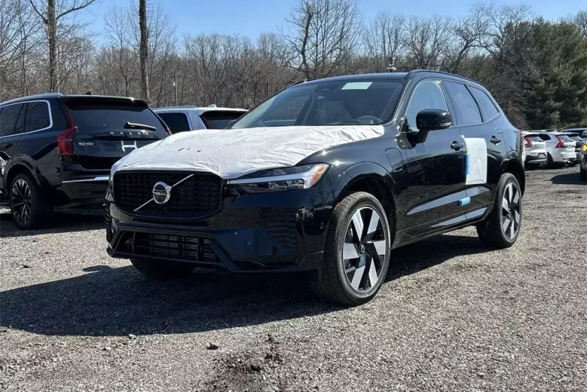 2025 Volvo XC60 Hybrid T8 Plus photo 1