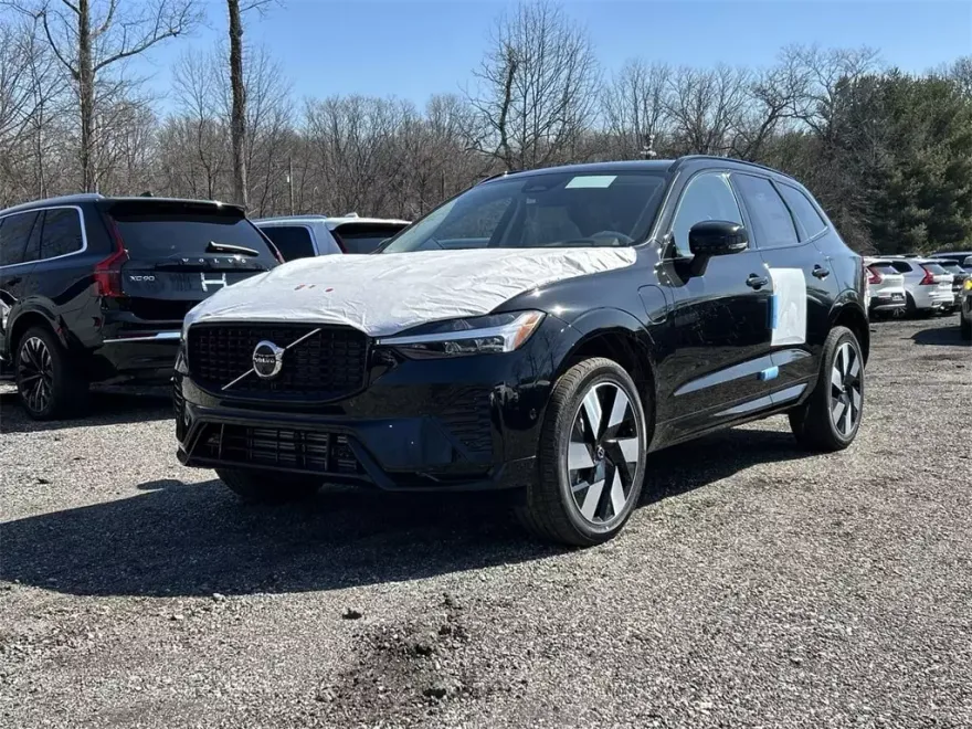 2025 Volvo XC60 Hybrid T8 Plus photo 1