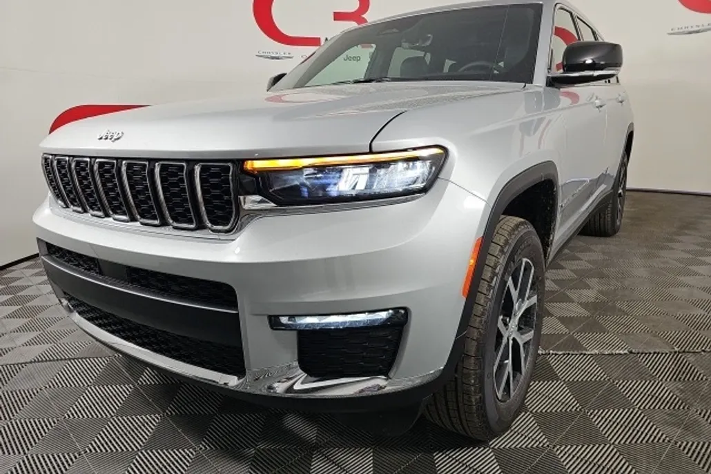 2025 Jeep Grand Cherokee Limited photo 1