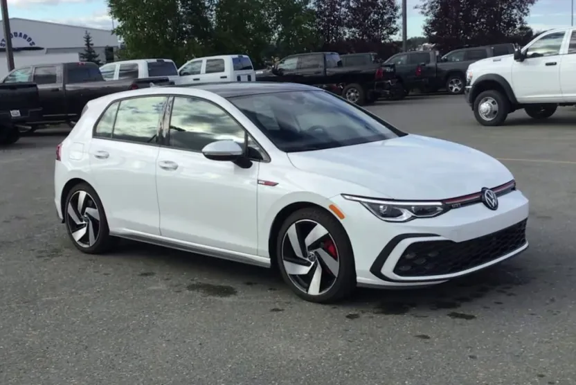 2023 Volkswagen Golf GTI SE photo 1