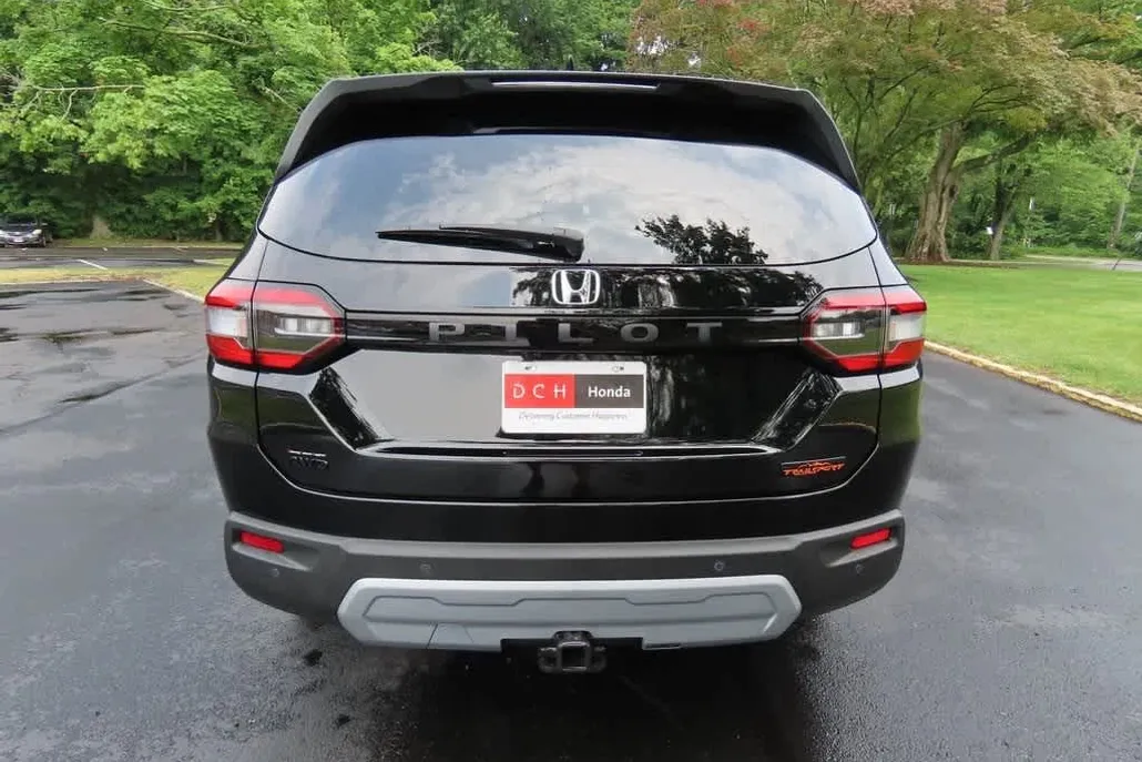 2025 Honda Pilot TrailSport photo 1