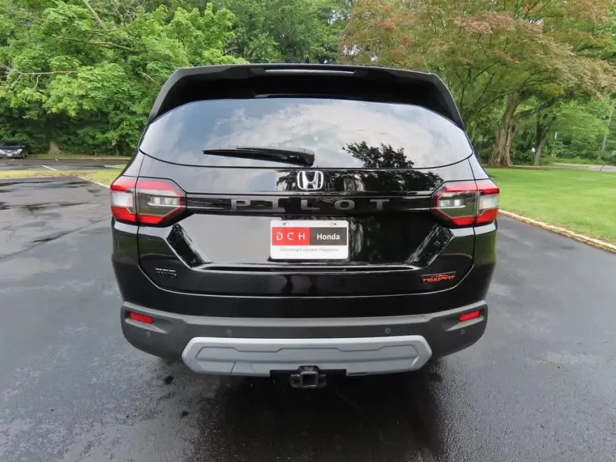 2025 Honda Pilot TrailSport photo 1