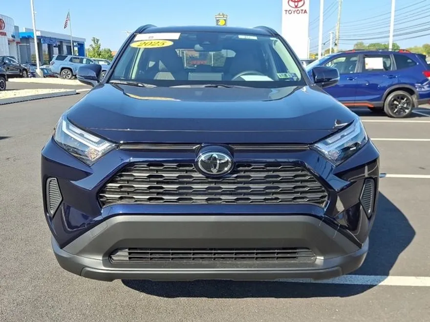 2025 Toyota RAV4 Hybrid XLE photo 1