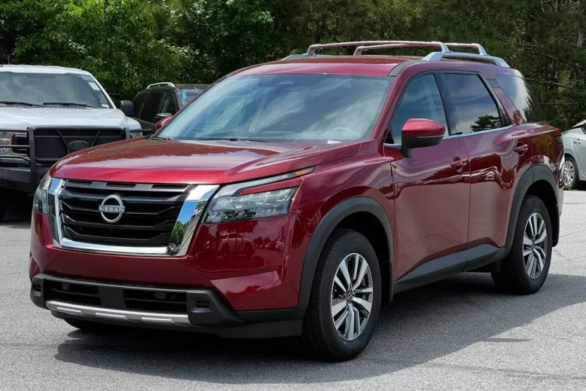 2025 Nissan Pathfinder SL photo 1