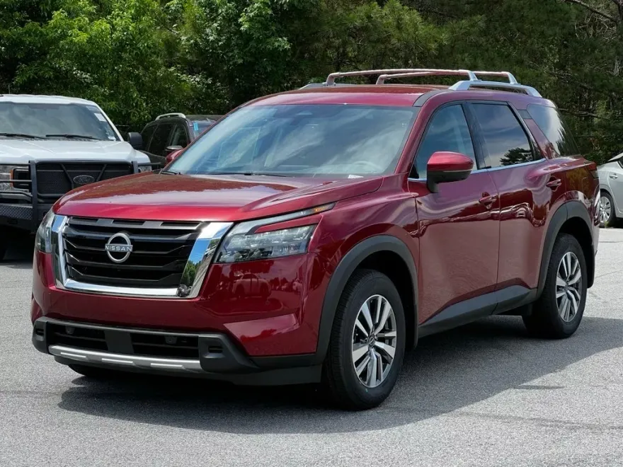 2025 Nissan Pathfinder SL photo 1