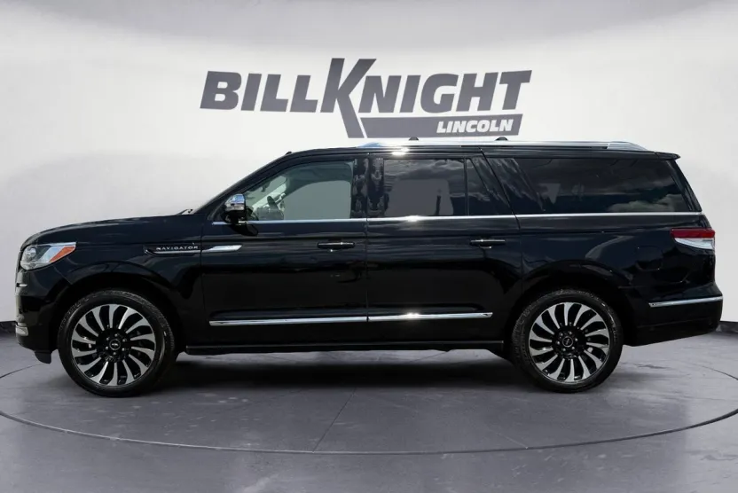 2022 Lincoln Navigator Black Label photo 1