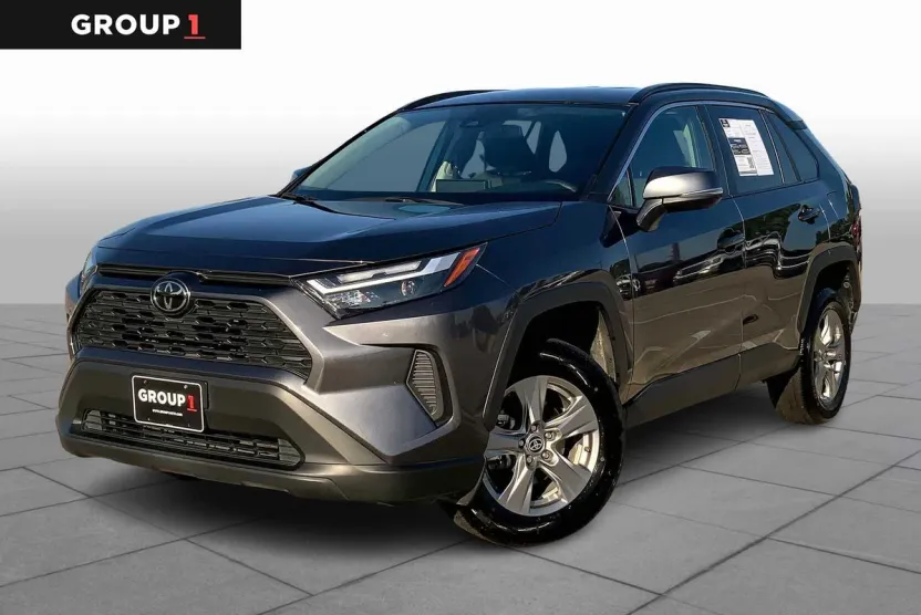 2024 Toyota RAV4 XLE photo 1