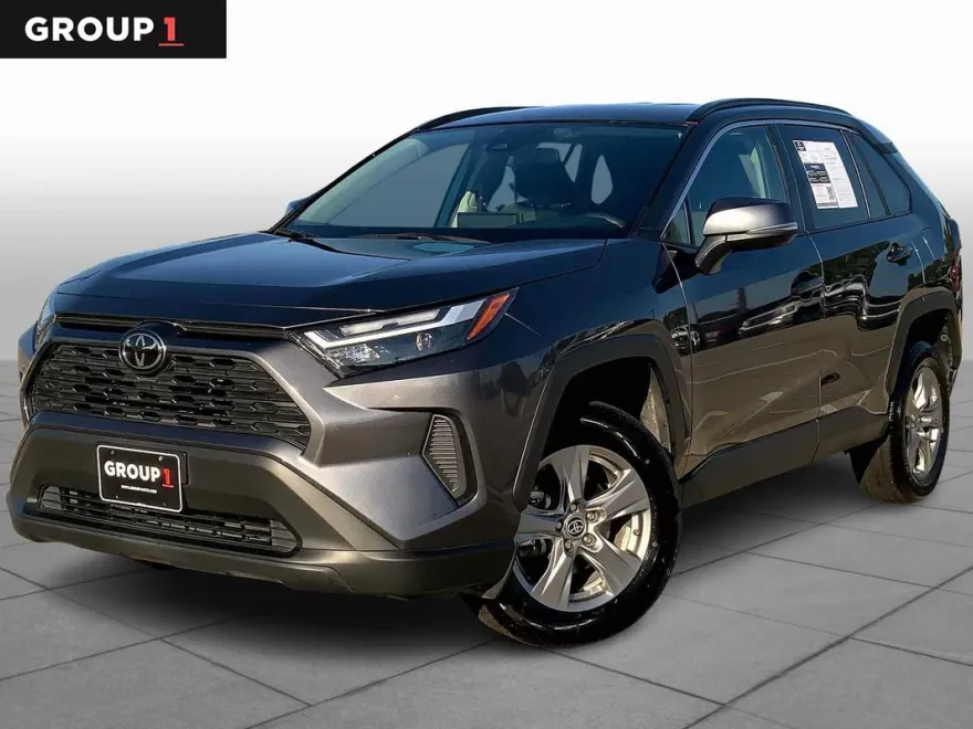 2024 Toyota RAV4 XLE photo 1