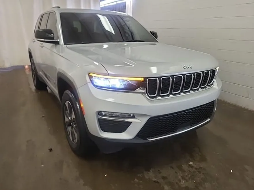 2023 Jeep Cherokee 4xe Sport photo 1